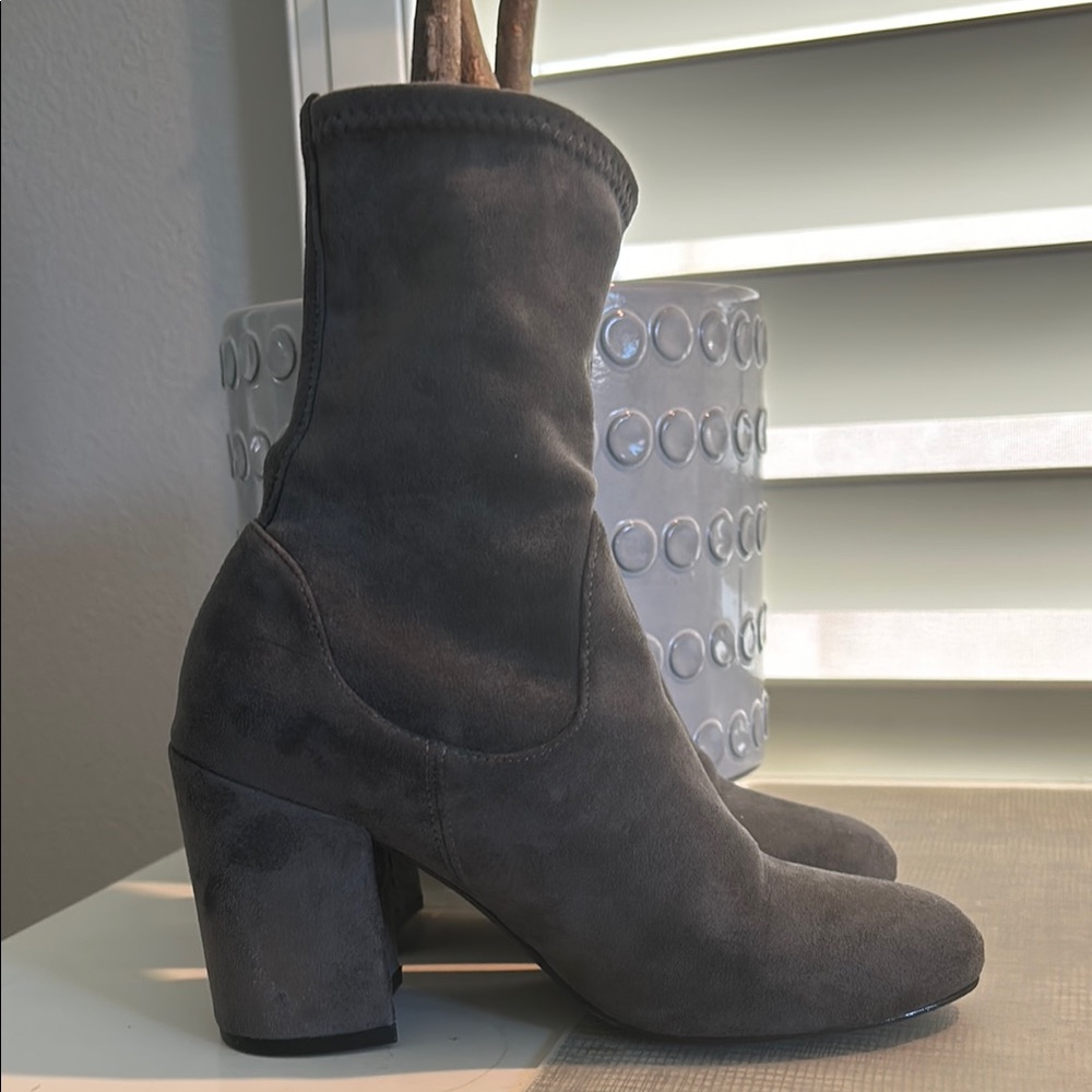 Elegant Gray Women's Boots